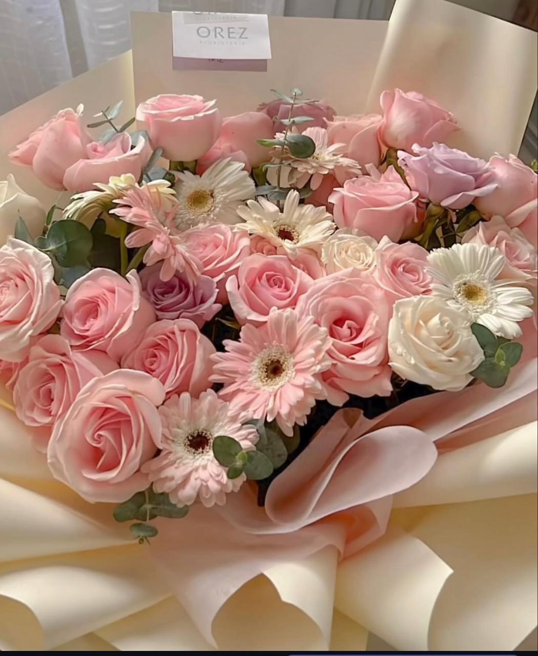 30 Rosas, 8 Gerberas y Follaje